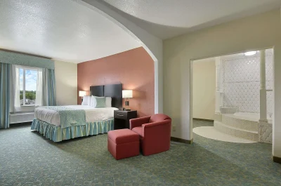 Ramada by Wyndham South Waco jacuzzi