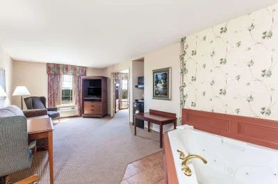 Ramada by Wyndham Sparta At Speedway 44