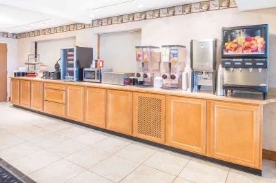 Ramada by Wyndham Springfield North 2