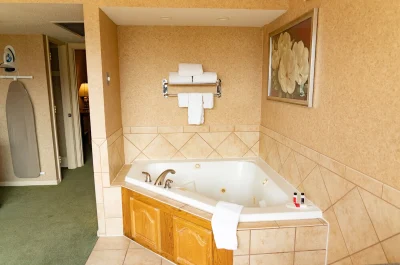 Ramada by Wyndham Topeka Downtown Hotel & Convention Center5