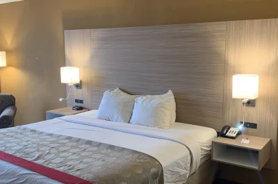 Ramada by Wyndham West Atlantic City 4