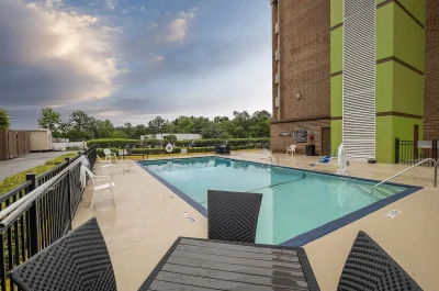 Red Roof Inn & Suites Macon 1