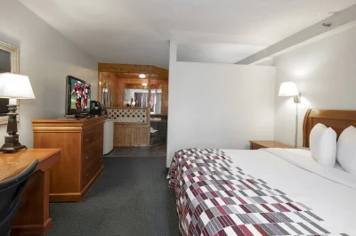 Red Roof Inn and Suites Newark 1