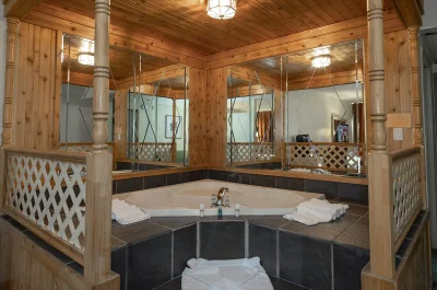 Red Roof Inn and Suites Newark jacuzzi