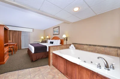 Revel Hotel Minot, SureStay Collection by Best Western jacuzzi