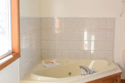 Rhea's Inn by the Sea jacuzzi