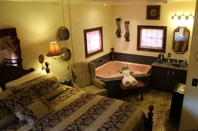 Rock Cottage Gardens jacuzzi