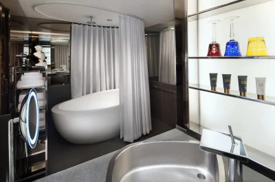 SLS Hotel, a Luxury Collection Hotel, Beverly Hills jacuzzi