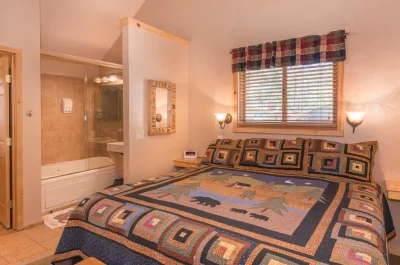Shadow Mountain Lodge and Cabins jacuzzi