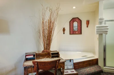 Simmer Motel jacuzzi