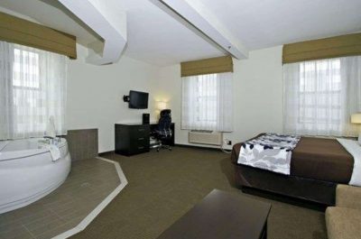 Sleep Inn & Suites Downtown Inner Harbor jacuzzi