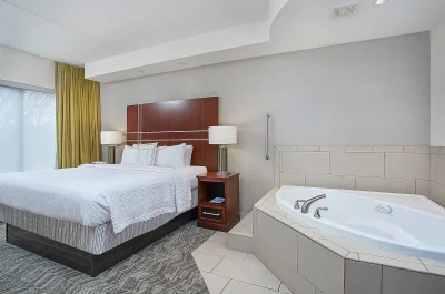 SpringHill Suites by Marriott Pigeon Forge jacuzzi