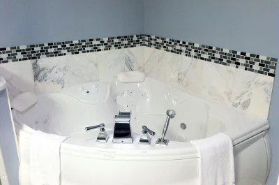Starlight Inn jacuzzi