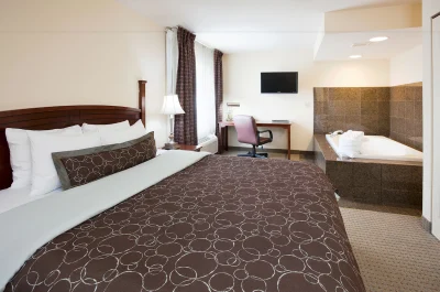 Staybridge Suites Milwaukee Airport South jacuzzi
