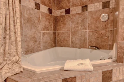 Still Waters Resort jacuzzi