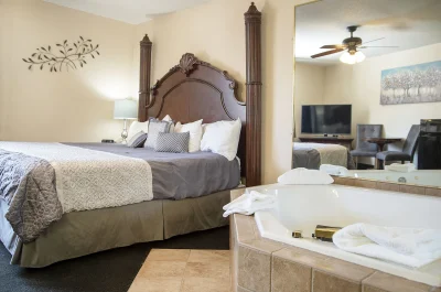 Stone Castle Hotel and Conference Center jacuzzi
