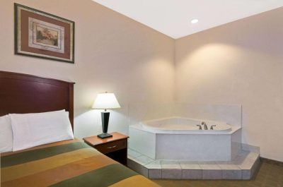 Austin Hotels with Jacuzzi in Room ️ Top Romantic Getaways