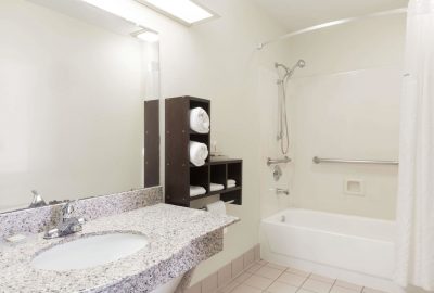 Super 8 by Wyndham Houston:NASA 2