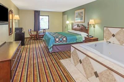 Super 8 by Wyndham NorcrossI-85 Atlanta jacuzzi