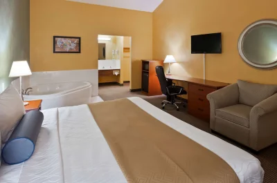 SureStay Hotel By Best Western Greenville jacuzzi