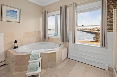 The Beacon Waterfront Inn 3