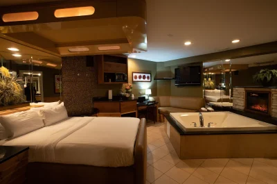 The Champagne Lodge jacuzzi