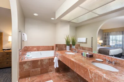 The Legacy Golf Resort jacuzzi