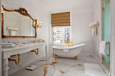 The Plaza jacuzzi