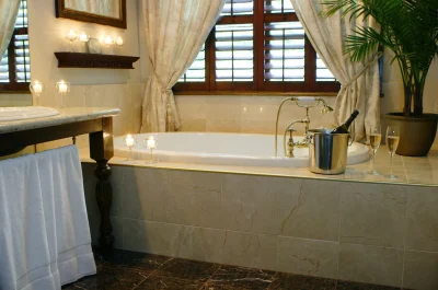 The Village Inn of Woodstock jacuzzi