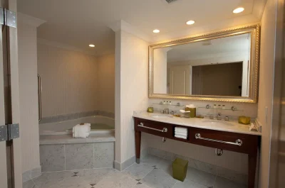 Town & Country Inn and Suites jacuzzi