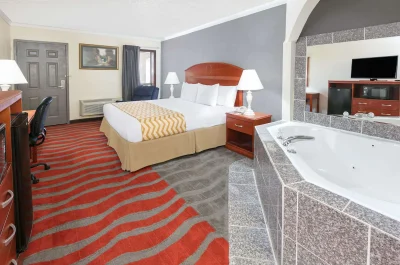 Travelodge Inn & Suites by Wyndham Norman jacuzzi Travelodge Inn & Suites by Wyndham Norman jacuzzi
