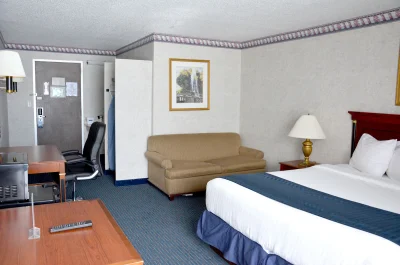 Travelodge by Wyndham Milwaukee 2