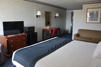 Travelodge by Wyndham Milwaukee 3