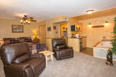 Upper Canyon Inn & Cabins jacuzzi