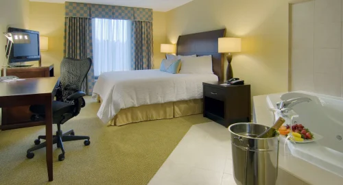 Virginia in-room Jacuzzi tub Virginia in-room Jacuzzi tub