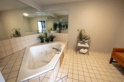 Wingate by Wyndham Indianapolis Airport Plainfield jacuzzi