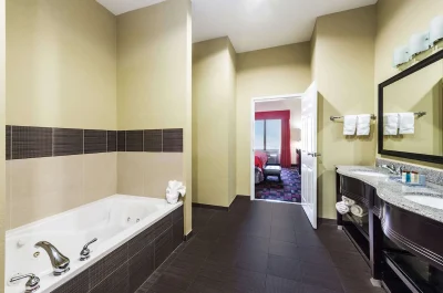 Wingate by Wyndham Lake Charles Casino Area 6