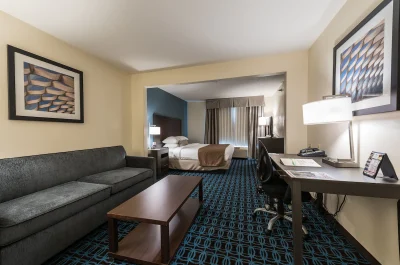 Wingate by Wyndham Schaumburg 3