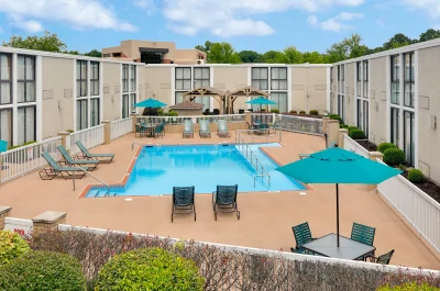 Wyndham Riverfront Hotel 4